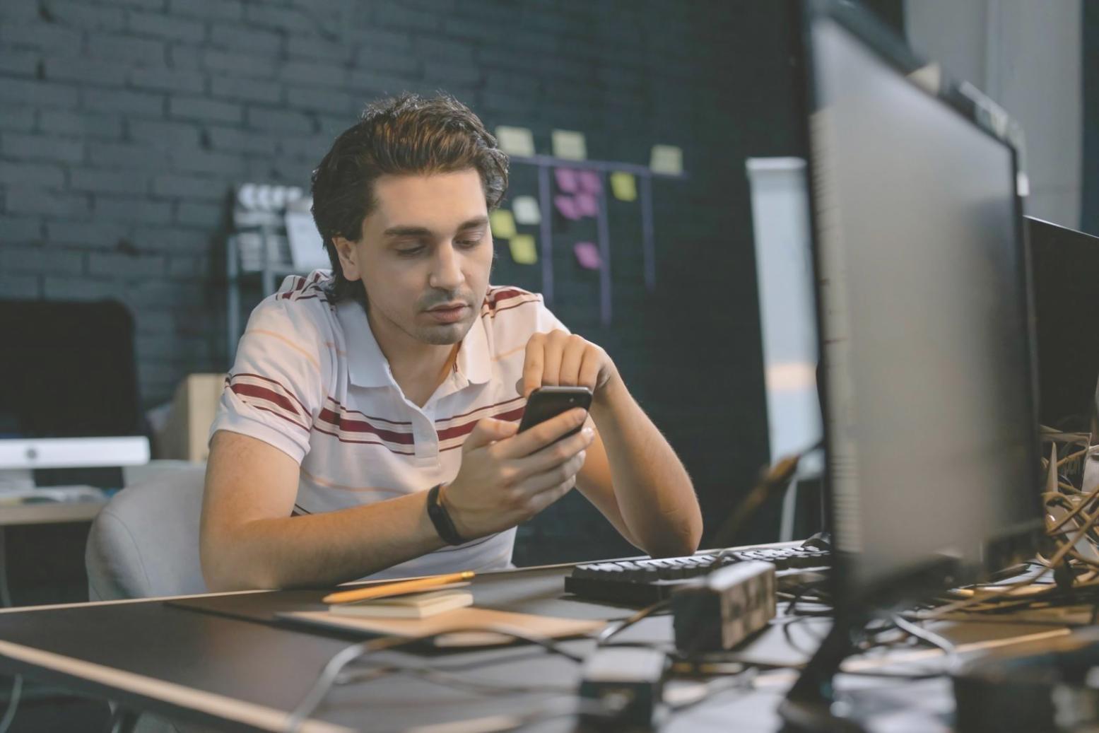 Sessione di lavoro collaborativo del team educativo